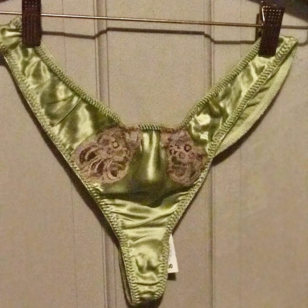 Silk camisole and thong - Picture 2 of 6
